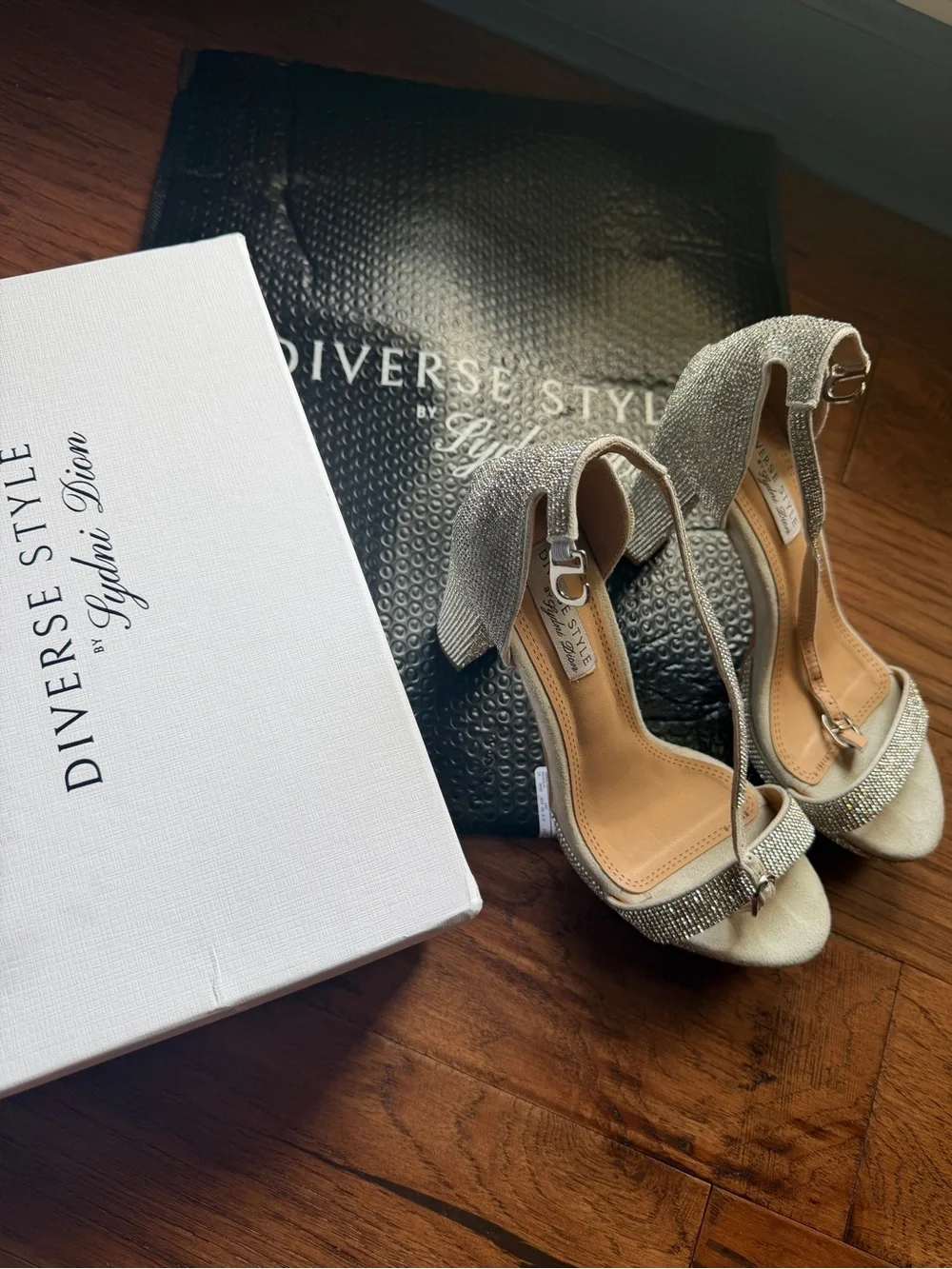 Diverse Style Rhinestone heel